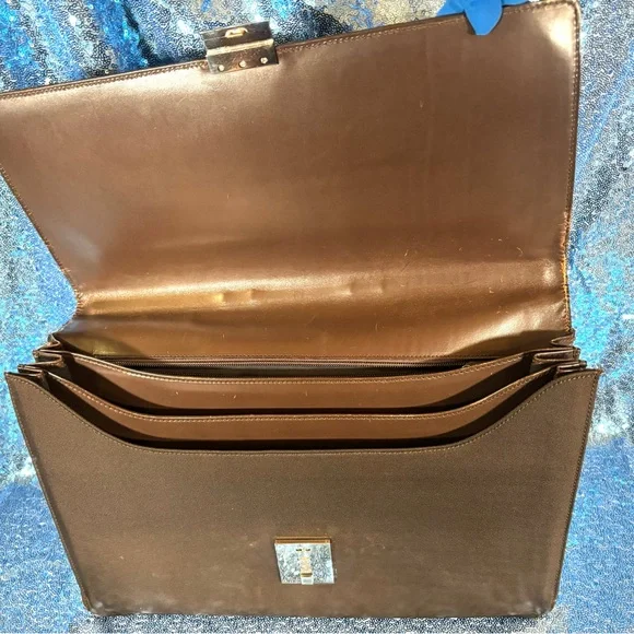 SALE TODAY - SUNDAY. Gucci Brown Leather Briefcase. Discounted Shipping - Picture 8 of 14
